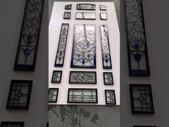 Merancang dan memproduksi satu set kaca pintu masuk sesuai dengan kebutuhan pelanggan