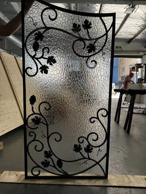 Custom Wrought Iron Glass Dengan 12mm*12mm Steel Bar Untuk Pintu Kayu